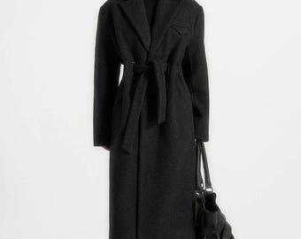 Abrigo de lana negro para mujer con cinturón: chaqueta de invierno de hombros anchos, estilo elegante y largo.