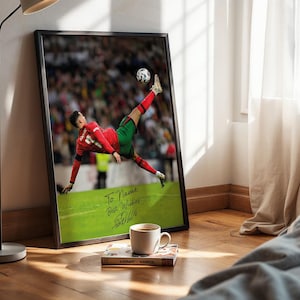 Póster personalizado de Cristiano Ronaldo: Impresión de nombre personalizada con la firma de Ronaldo, chilena icónica, regalo para fans de Ronaldo, póster deportivo imagen 2