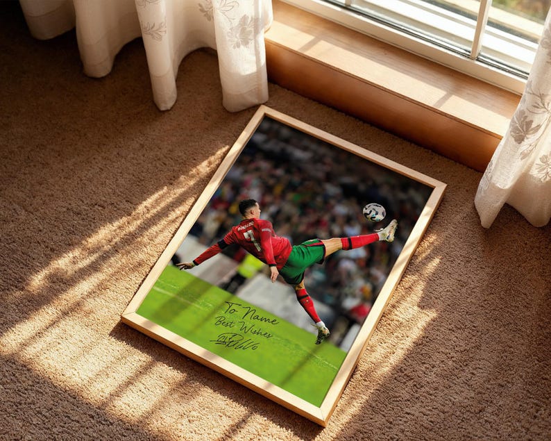 Póster personalizado de Cristiano Ronaldo: Impresión de nombre personalizada con la firma de Ronaldo, chilena icónica, regalo para fans de Ronaldo, póster deportivo imagen 5