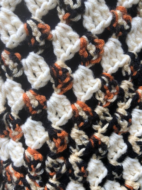 Vintage Boho 1960’s Crocheted Shawl - image 5