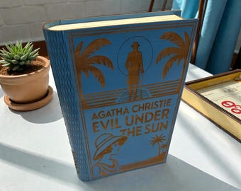 Caja de libros de Agatha Christie – El mal bajo el sol, de madera forrada de terciopelo
