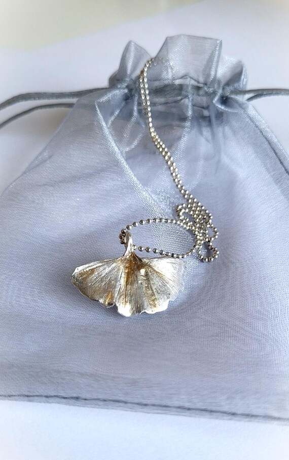 Zartes Ginkgoblatt vergoldet | Feinsilber 24K Gold | Dezenter Anhänger | Natur Schmuck | Handgefertigt | Alltagsschmuck | Unikat | Leaf