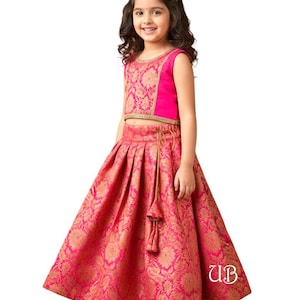 Indiska traditionella festkläder för barn, Rosa Banarasi Silk Girls Lehenga Choli, Pattu Pavadai bild 1