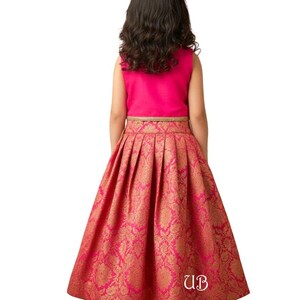 Indiska traditionella festkläder för barn, Rosa Banarasi Silk Girls Lehenga Choli, Pattu Pavadai bild 4