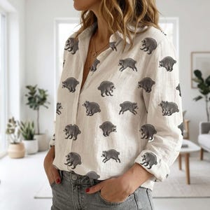 Jimothy Raccoon Blouse Shirt, Famous Seattle Raccoon Women Shirt, Short King Jimothy Tee, Cute Trash Panda Shirt for Her, Gift for her bild 3