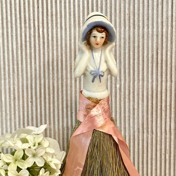 1920s Whisk Broom Doll, Half Doll Whisk Broom, Porcelain Half Doll Crumb Brush, Ladies Clothes Brush, Half Doll Collectible