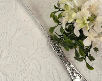 Wm A Rogers Silver La Concorde Butter Knife 1910, Grape Pattern Twisted Handle