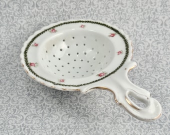 Vintage Footed Floral Tea Strainer – Porcelain Roses, Gold Accent, Tea Accessory, Gift for Tea Lovers