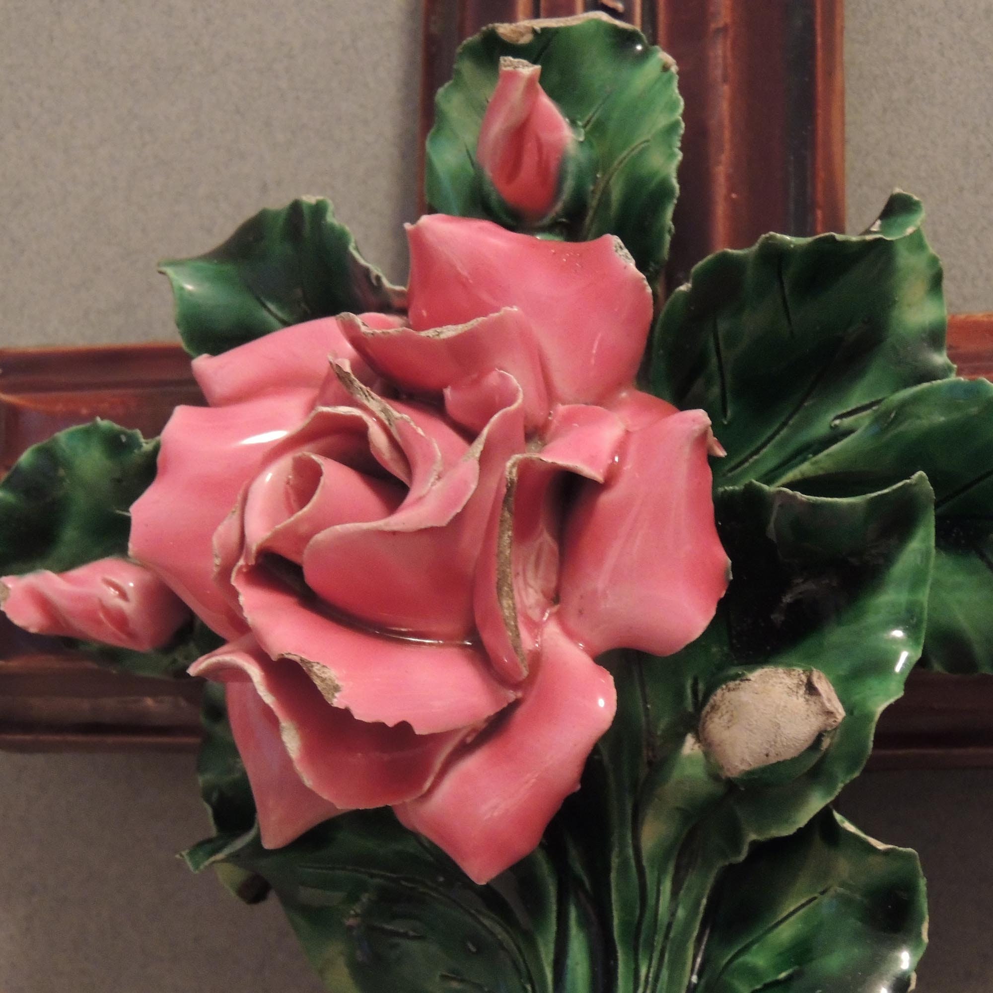 廃盤、ビンテージFleur de Rocaille ハート型 Antique French Majolica Cross With Roses, Porcelain Cross With