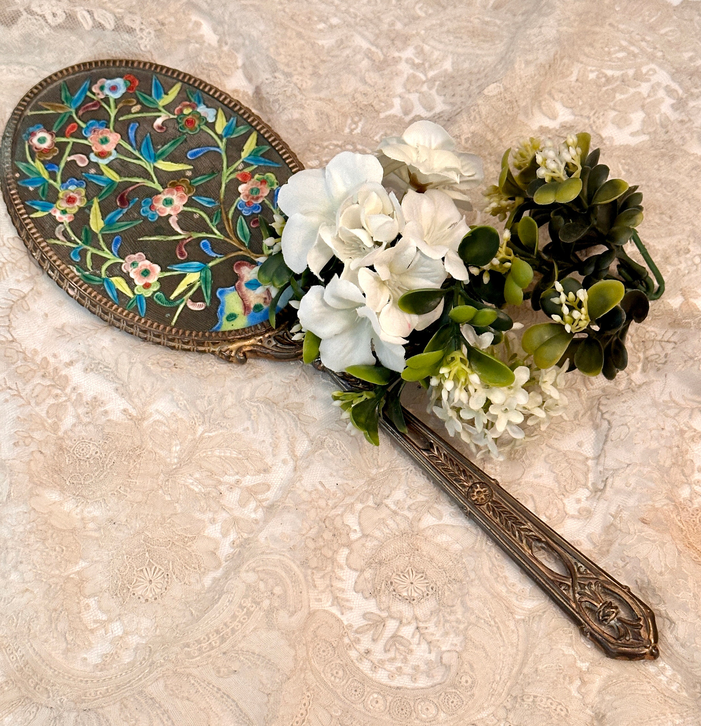 Miroir Ancien à Main en Bois décor Feuillage & Fleurs le fond