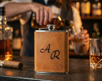 Leather Hip Flask Cover, Engraved Flask Sleeve, Personalized Flask Pouch, Custom Leather Flask, Leather Flask Sleeve, Whiskey Flask Cover