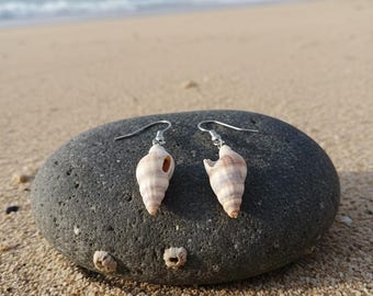 Pendientes de concha natural hechos a mano