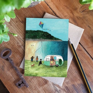 Tarjeta de vacaciones en caravana, tarjeta de vuelo de cometas, tarjeta de felicitación de acampada, ilustración de playa