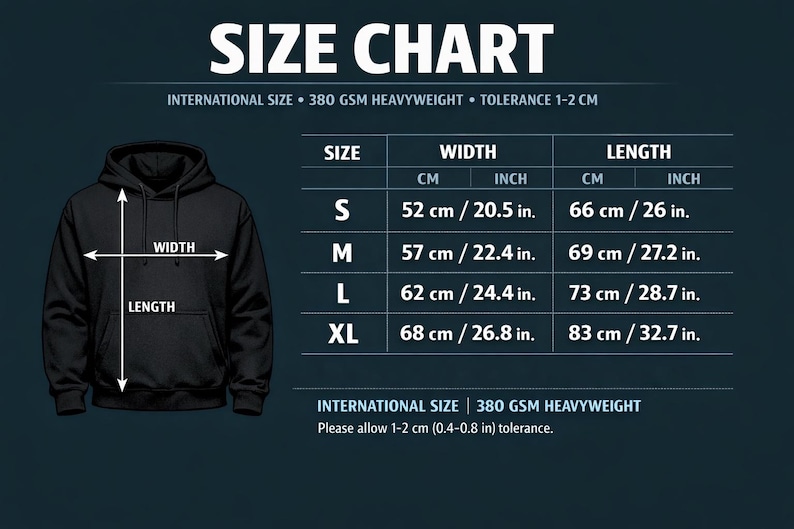 K&ouml;nnte beinhalten: Eine Gr&ouml;&szlig;entabelle f&uuml;r einen schwarzen Kapuzenpullover auf dunklem Hintergrund. Die Tabelle listet die Gr&ouml;&szlig;en S, M, L und XL mit Breiten- und L&auml;ngenma&szlig;en in cm und Zoll auf. Sie gibt 380 GSM schweres Gewebe und eine Toleranz von 1-2 cm an.