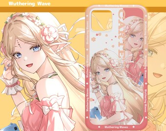 Puede incluir: Una funda de teléfono rectangular con una ilustración estilo anime de un personaje rubio con orejas puntiagudas, que lleva un top rosa con volantes y accesorios florales para el cabello. El texto "Wuthering Waves" y "CARTETHYIA" está impreso.