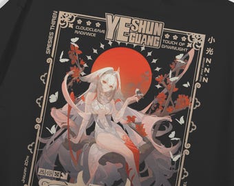 Puede incluir: Camiseta negra con una ilustración de estilo anime de una mujer con cabello blanco y un vestido fluido, sobre un sol rojo. El texto incluye "YESHUN-GUANG", "Void Hunter" y "ZENLESS ZONE ZERO".
