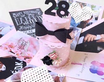 Tarjeta de cumpleaños personalizada hecha a mano con diseño de explosión en negro y rosa.