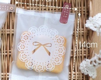 White lace Packing bag / Favour Sweet Bags White Lace Bow Design/ Wedding Favours Candy Bar x 10