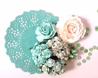 Muestra mixta Seafoam color Mulberry paper flower y Seafoam paper doily combo / pack