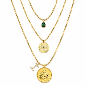 Brad Pitt “F1” Halsketten-Set - Pik, Evil Eye & Smaragd Anhänger (3er Set) in Gold