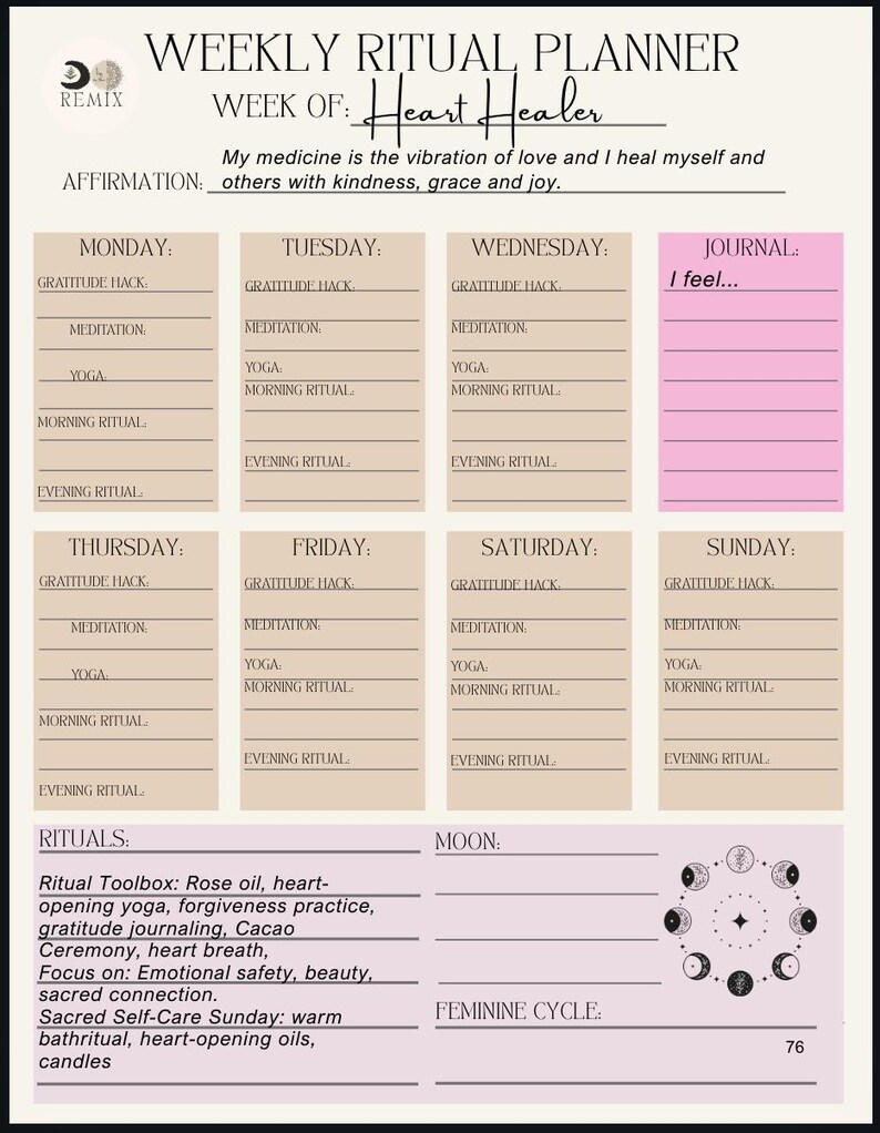 Puede incluir: Un planificador de rituales semanales en tonos crema y rosa. Incluye secciones para la gratitud diaria, la meditaci&oacute;n, el yoga y los rituales. El texto "Heart Healer" se destaca, junto con afirmaciones y una secci&oacute;n de diario.