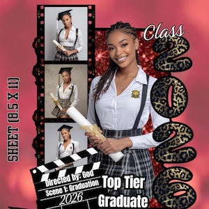 Può includere: Un design a tema laurea con una giovane donna con cappello e toga, che tiene un diploma. Il design include il testo "Class 2026" con un motivo leopardato e le parole "Top Tier Graduate". Il design è modificabile in Canva.