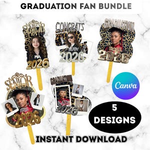 Puede incluir: Un paquete de cinco diseños de abanicos de graduación. Cada abanico presenta una foto, el año 2026 y las palabras "Senior", "Congrats" o "Graduation". Los abanicos tienen un palo dorado y un diseño de estampado de leopardo.