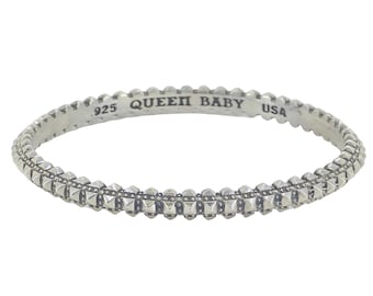 Bracciale rigido vintage Queen Baby in argento Sterling 925 pesante da 6 mm con design a piramide borchiato