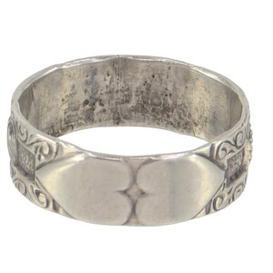 Vintage 925 Sterling Silver Crosshatch Pattern Scroll & Heart Accent Band Ring ~ sz 6.25