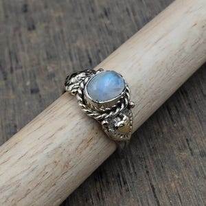 Handmade Rainbow Moonstone Ring: 925 Sterling Silver Gemstone