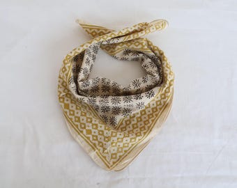 Handtryckt bomullsbandana: Miljövänlig boho halsduk