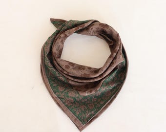 Blommig bomullsbandana - Brun & Grön, Handtryckt Halsduk