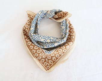 Blommig handtryckt bomullsbandana: Boho huvudduk | Lätt bomullssjal