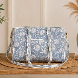 Blauer Blumenblockdruck Seesack, handgemachte Baumwolltasche, Reisetasche, Boho Sporttasche, gesteppte Schultertasche, |