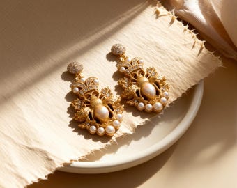 Barocke Perlen Ohrringe, Vintage Gold Hängeohrringe, Verzierte handgemachte Perlenohrringe, Brautschmuck