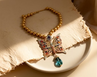 Vintage Schmetterling Anhänger Halskette, Handgemachter Statement Schmuck, Bunte Kristall Schmetterling Halskette, Künstlerische Perlen Halskette Geschenk für Sie