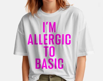 Camiseta de Chicas Malas y otras frases divertidas: "Soy alérgica a lo básico"