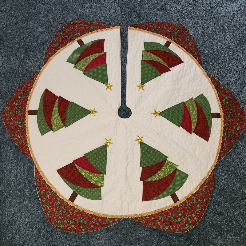 Enchanted Pines Quilted Tree Skirt NCU0NTV328