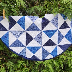 Blue Delft inspired Quilted Tree Skirt 30" ct1201 image 1