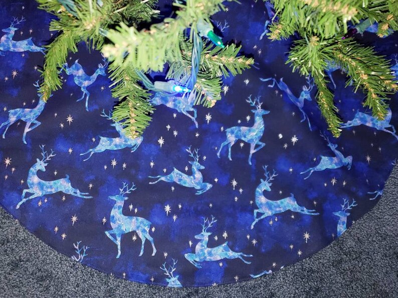 Silver stars Tie dye deer 35 Blue tree skirt