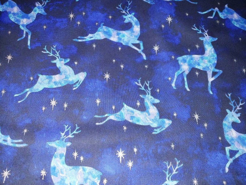 Silver stars Tie dye deer 35 Blue tree skirt