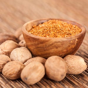 Organic Nutmeg Chopped nutmeg | Myristica fragrans | Dried Herbs | Herbal Tea | Herbal Products | Bulk Herb | Herbal Remedy Ceylon Nutmeg