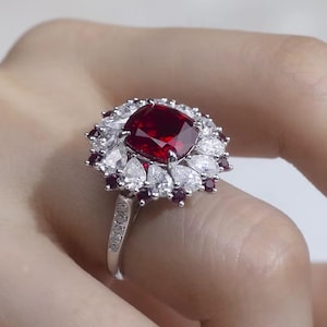 Kissenschnitt Rubin Halo Verlobungsring aus 925er Sterlingsilber - handgefertigtes Versprechen, Hochzeits- & Jubiläumsgeschenk für Frauen