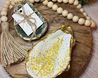 Handcrafted Christmas Print Oyster Shell Ring Dish: Gold Trim