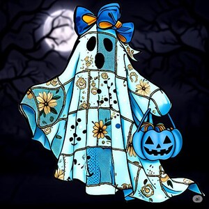 Könnte beinhalten: Illustration eines hellblauen Geistes mit einem Patchwork-Design mit gelben Blumen und goldenen Akzenten. Der Geist trägt eine blaue Schleife und trägt eine blaue kürbisförmige Süßigkeitentüte, perfekt für Halloween.