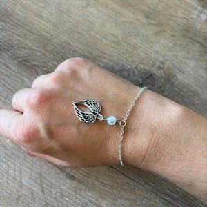Armband med änglavinge och konstpärlor | Rostfritt stål bild 4