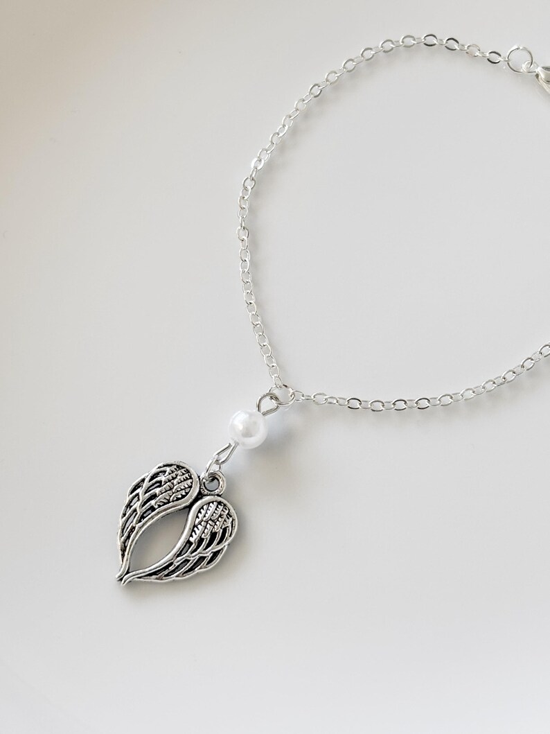Armband med änglavinge och konstpärlor | Rostfritt stål bild 2