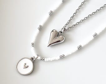 Gelaagde hartvormige hanger ketting set | Witte kralen roestvrij staal