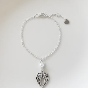 Armband med änglavinge och konstpärlor | Rostfritt stål bild 3