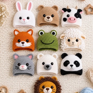 Puede incluir: Una colección de diez gorros de ganchillo con forma de animales: conejo blanco, oso pardo, vaca blanca y negra, zorro naranja, rana verde, oveja blanca, gato gris, oso polar, panda y un león amarillo con melena marrón.